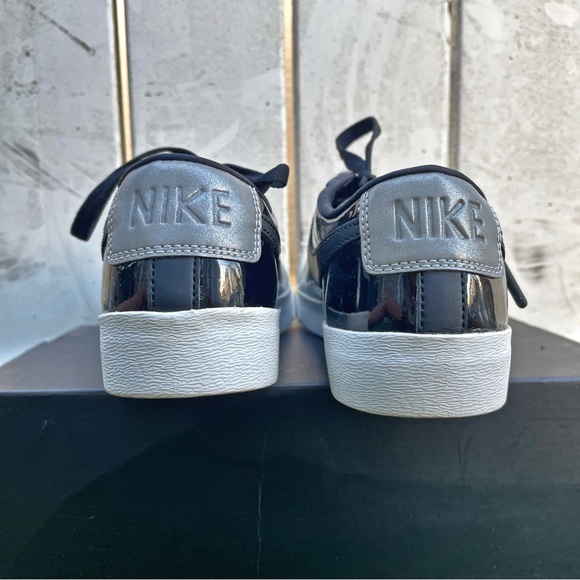 Women’s Nike Blazer Low SE Premium Black White Sneakers AA1557-001 - Picture 5 of 7